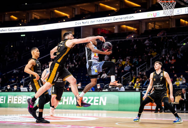 未来仍充满 未来仍充满