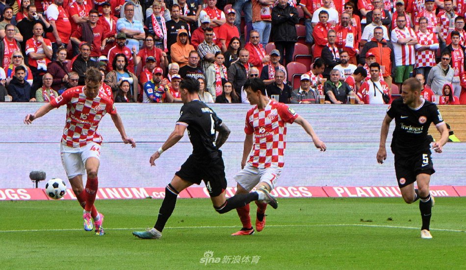 球迷们都期 球迷们都期