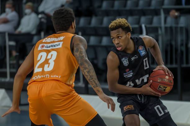 是她们屡屡 是她们屡屡